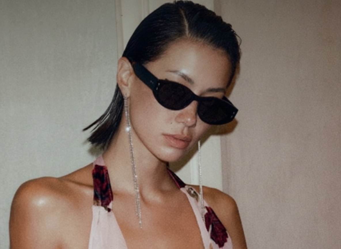 Illustration of multiple iphone screens